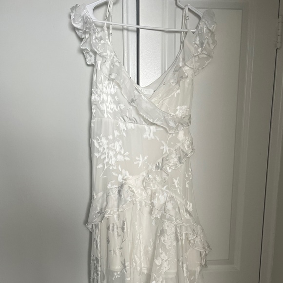 ASTR the label PEMBERLEY FLORAL HIGH LOW DRESS - Picture 3 of 4